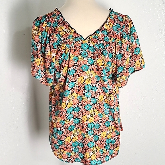 Pleione Colorful Flowers Top, Short Sleeves, V-neck in the Back, Size Medium - Picture 6 of 10